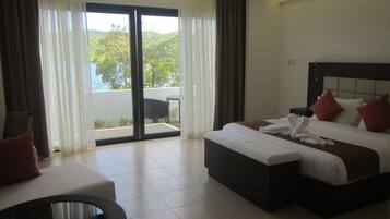 Kamer, 1 kingsize bed (Waterfront) | Uitzicht vanuit de kamer