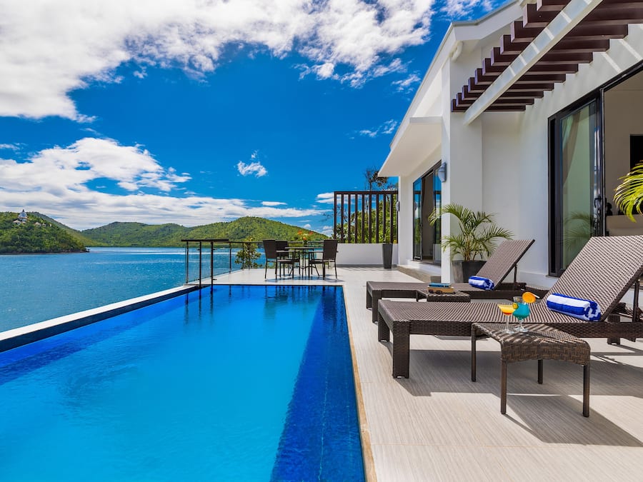 Luxury-Villa, 2 Schlafzimmer | Außenpool | Außenpool, Liegestühle