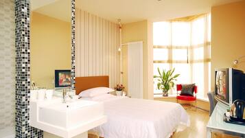 Standard Double Room | Desk, bed sheets