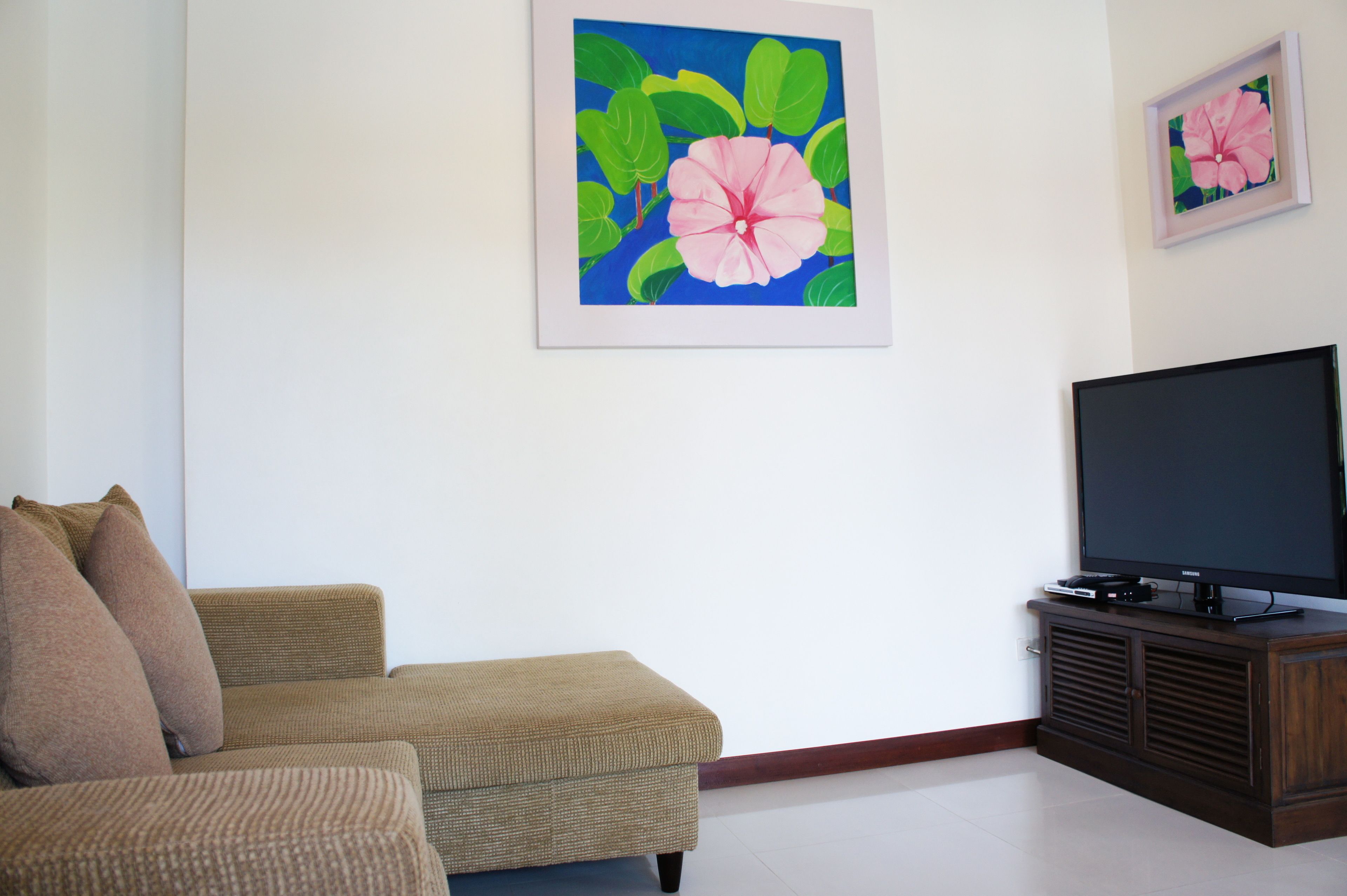 suite villa pool  access | living room | flat-screen tv, pay films