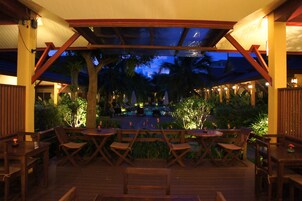 Breakfast, lunch, dinner served; Thai cuisine 