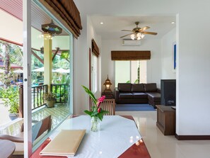 Televisión de pantalla plana, películas con cargo