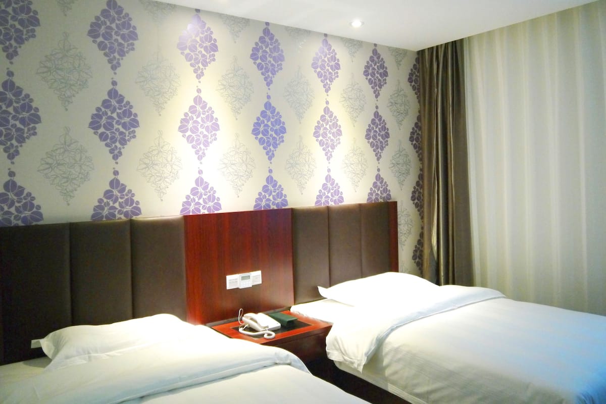 Superior Twin Room | 1 bedroom, hypo-allergenic bedding, desk, blackout curtains