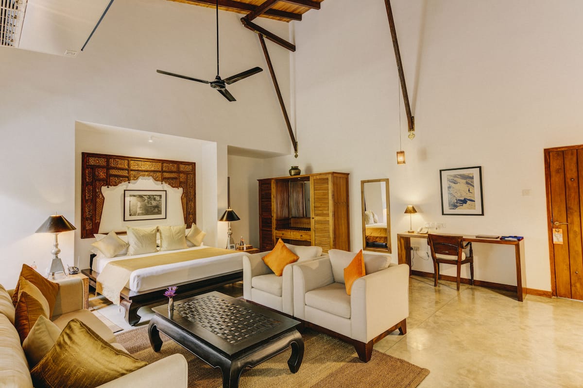 Suite (Shanthi Suite, Courtyard View) | Minibar, coffres-forts dans les chambres, fer et planche Ă repasser