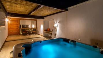 Villa, vistas al mar (Upper Sky Suite) | Minibar, caja fuerte, tabla de planchar con plancha y wifi gratis