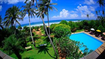Ubicación a pie de playa, tumbonas y toallas de playa