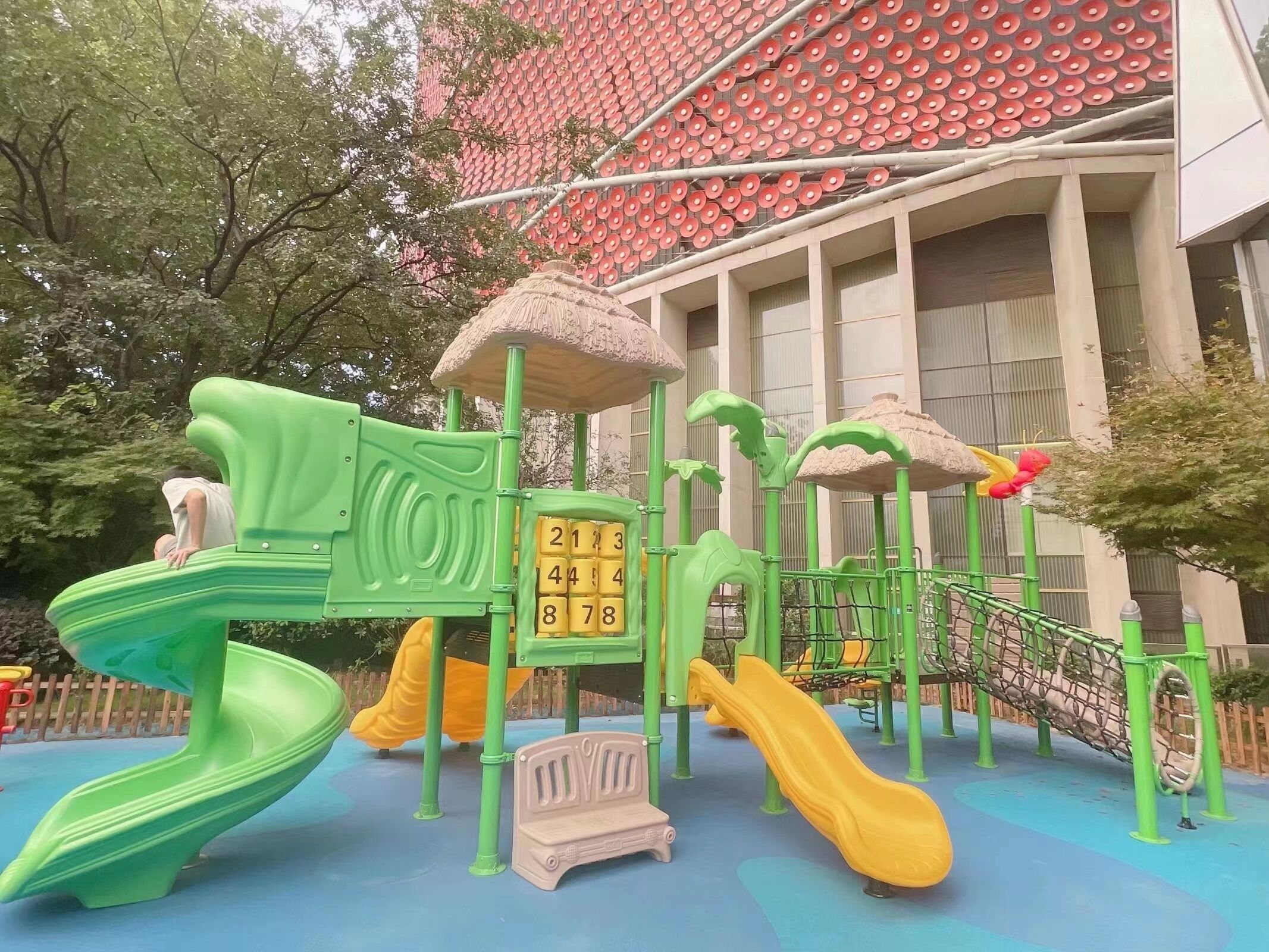 children’s play area – outdoor