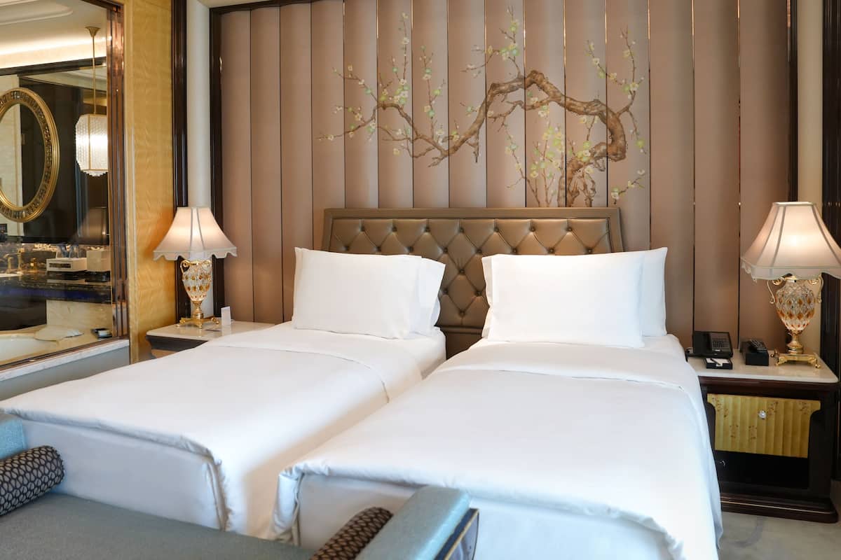 Deluxe Hollywood Twin Room | 1 bedroom, premium bedding, down comforters, memory foam beds