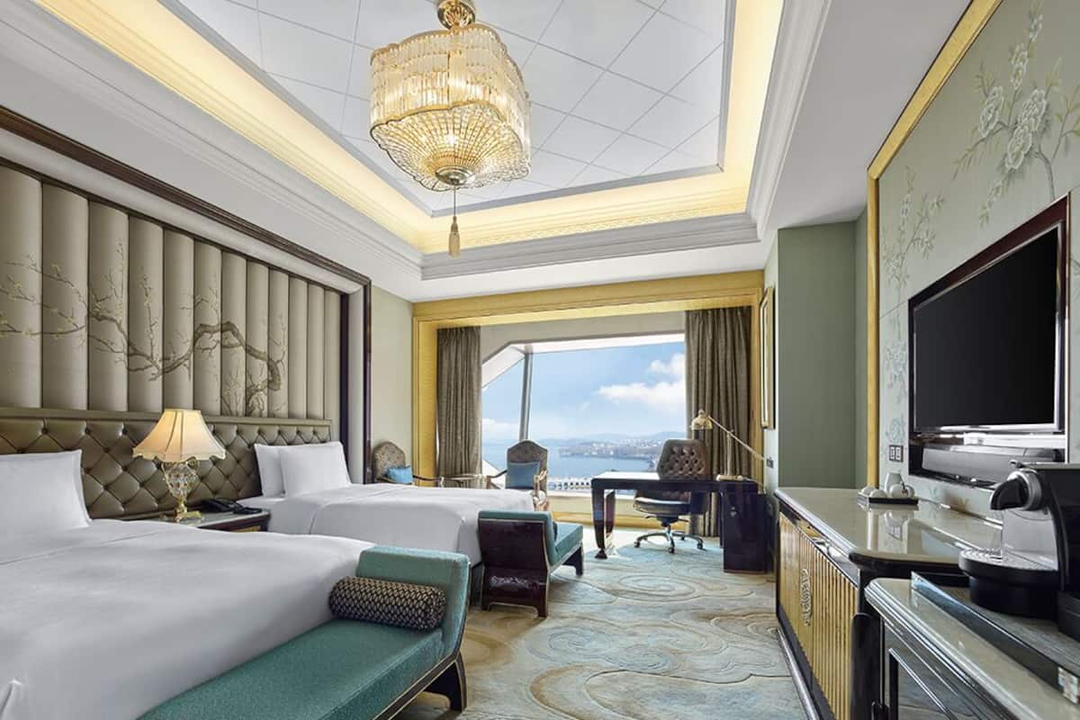 Grand Deluxe Twin Room | Premium bedding, down comforters, memory foam beds, minibar