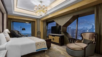 Deluxe Suite | Premium bedding, down duvets, memory-foam beds, minibar