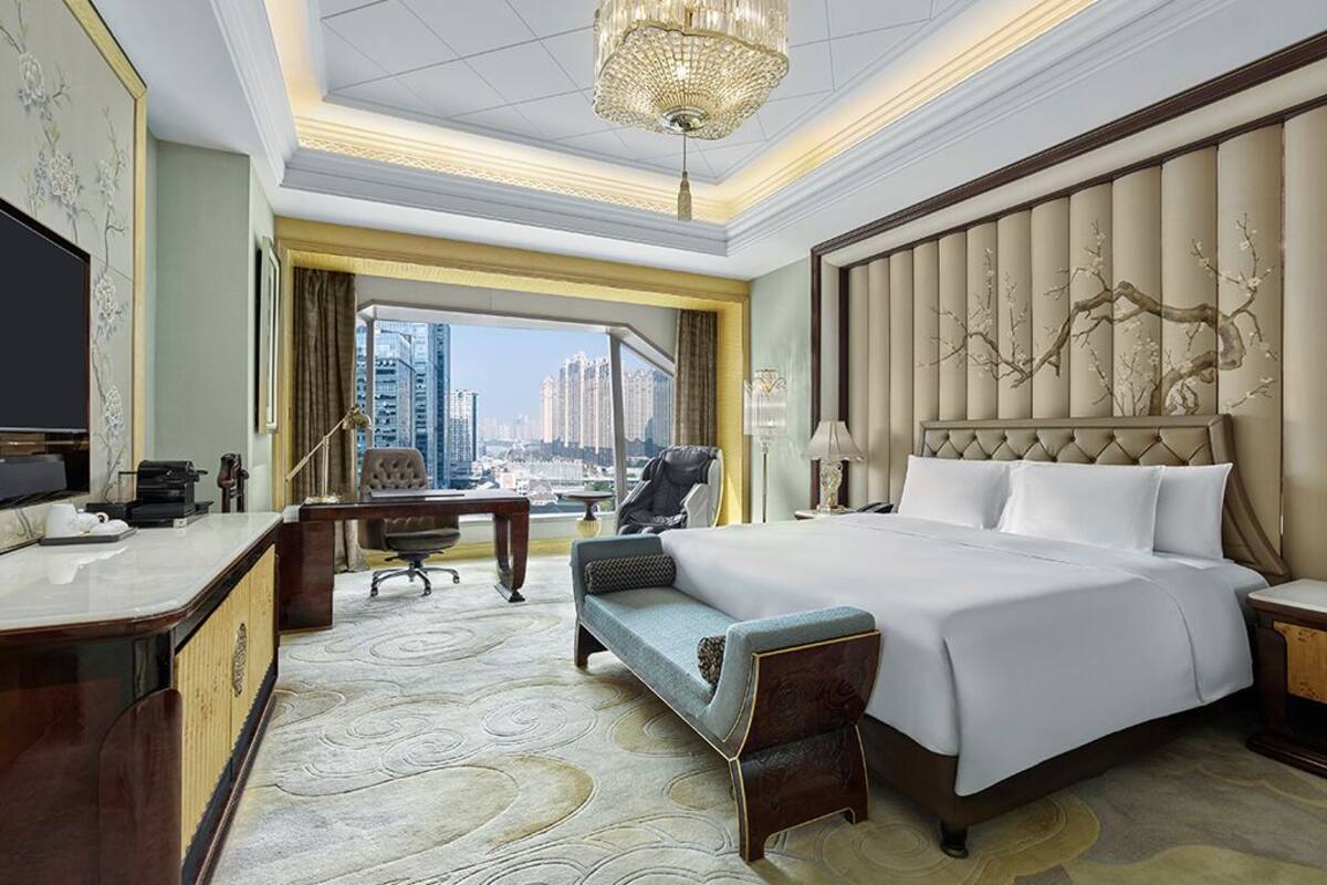 高級豪華大床房 | 高級寢具、羽絨被、記憶床墊、迷你吧