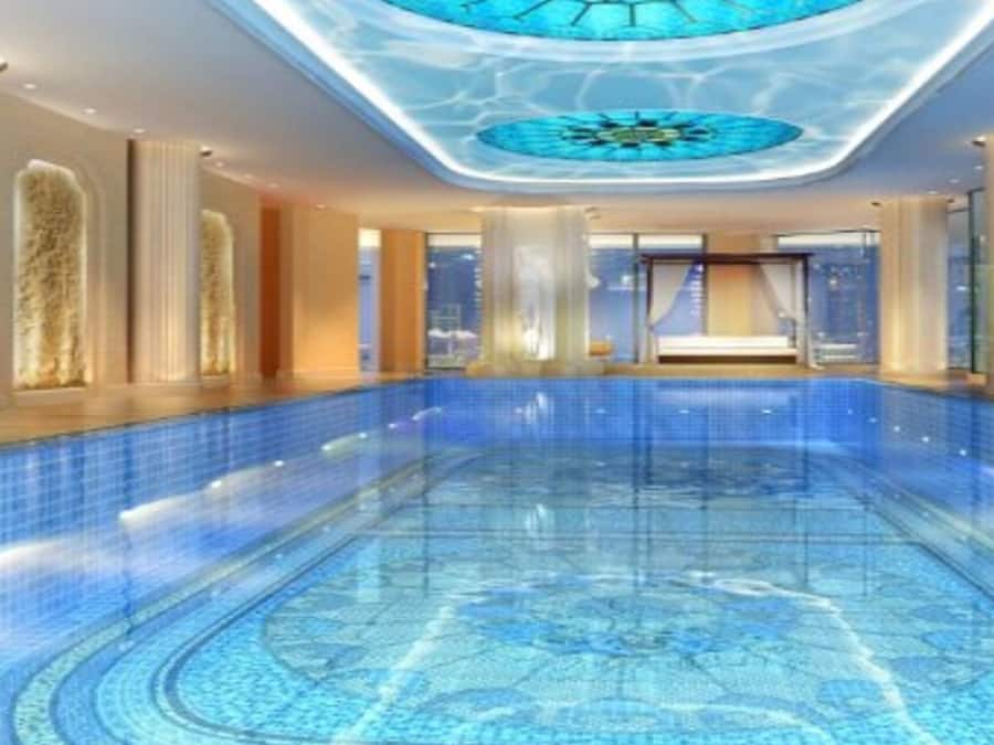 Indoor pool, sun loungers
