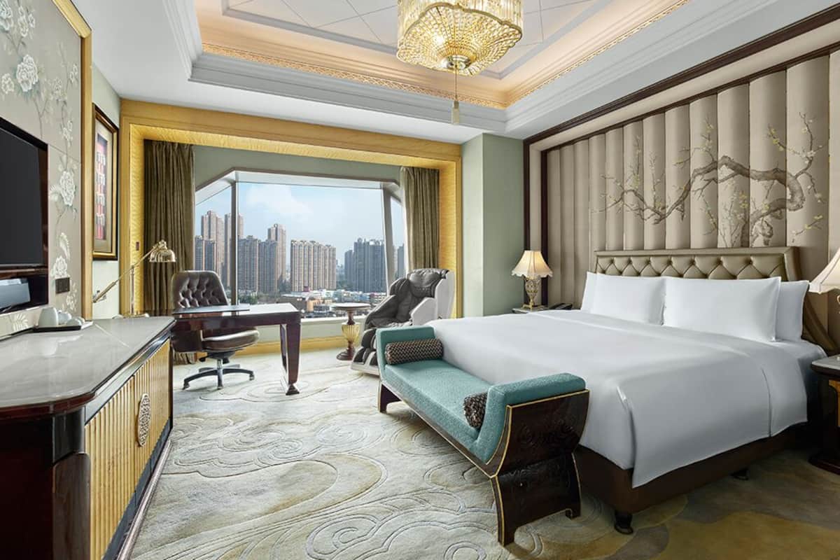 Deluxe King Room | Premium bedding, down comforters, memory foam beds, minibar