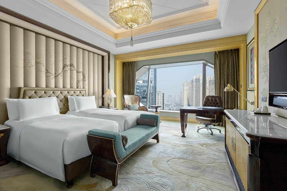 Deluxe Hollywood Twin Room | Premium bedding, down comforters, memory foam beds, minibar