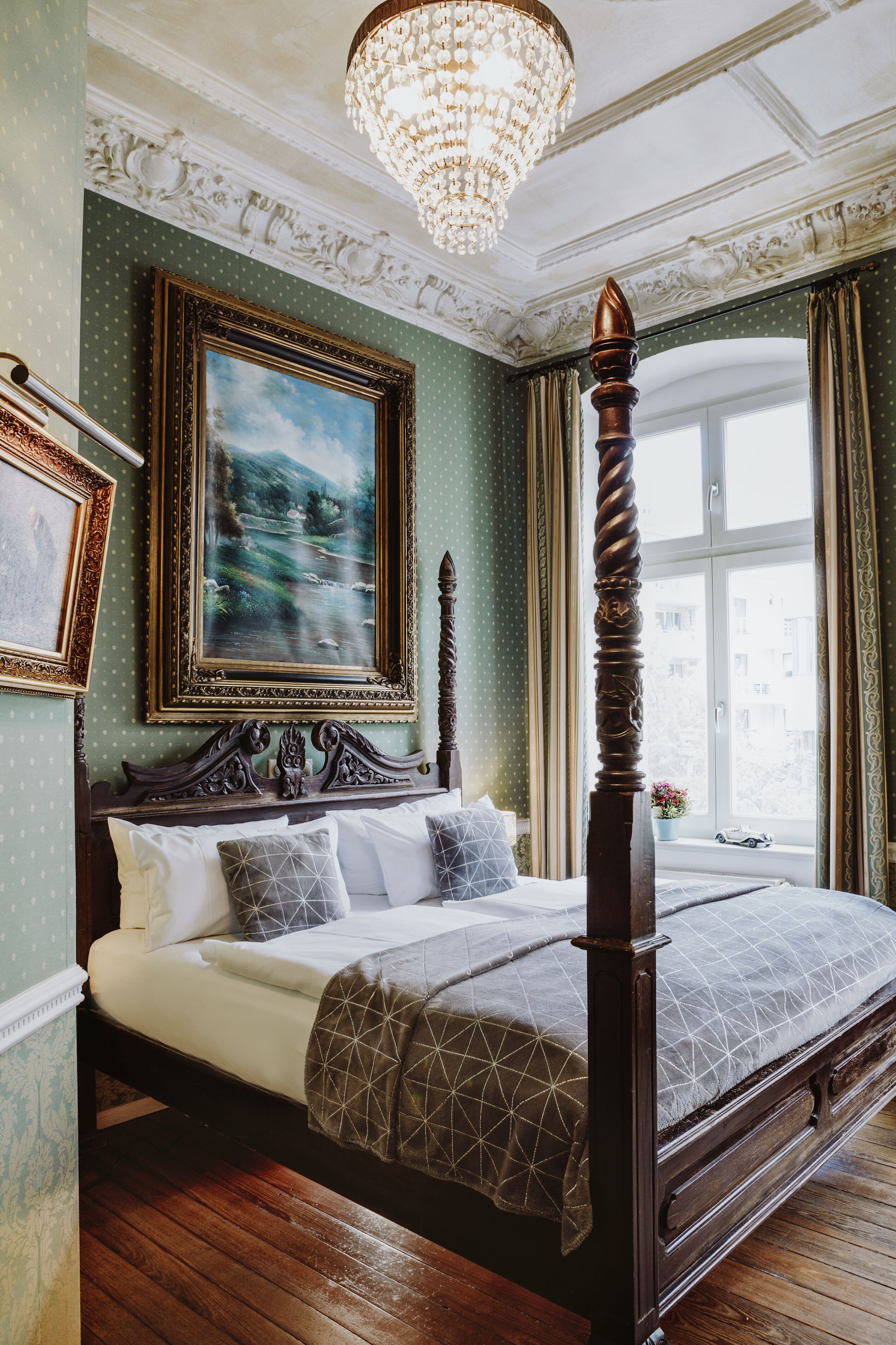 hypo-allergenic bedding, iron/ironing board, free wifi, bed sheets