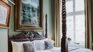 Hypo-allergenic bedding, iron/ironing board, free WiFi, bed sheets