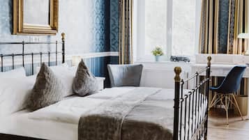 Hypo-allergenic bedding, iron/ironing board, free WiFi, bed sheets