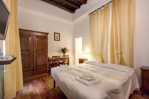 In-room safe, individually decorated, individually furnished, desk - Nova Domizia (Rome)