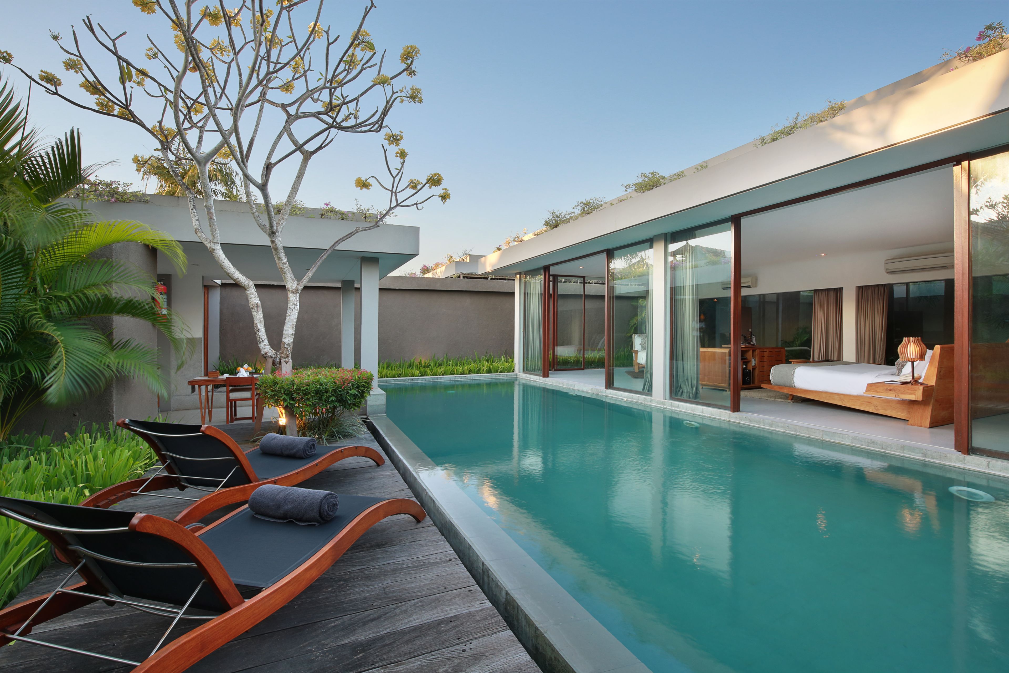 Indoor pool, pool loungers