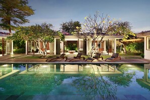 Indoor pool, pool loungers - Ziva a Boutique Villa (Seminyak)