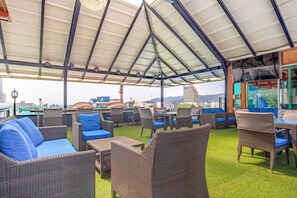 Breakfast, lunch and dinner served