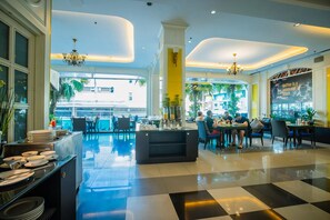 Breakfast, lunch and dinner served