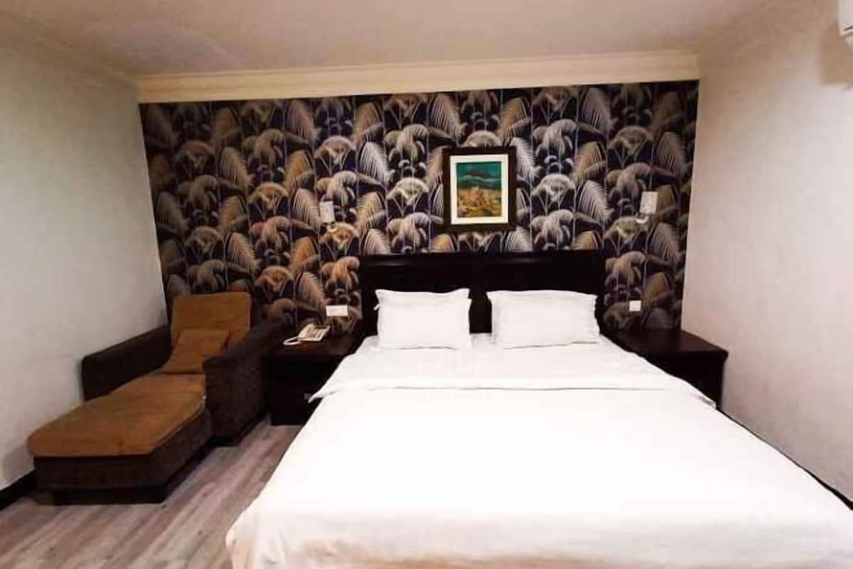 Free WiFi, bed sheets