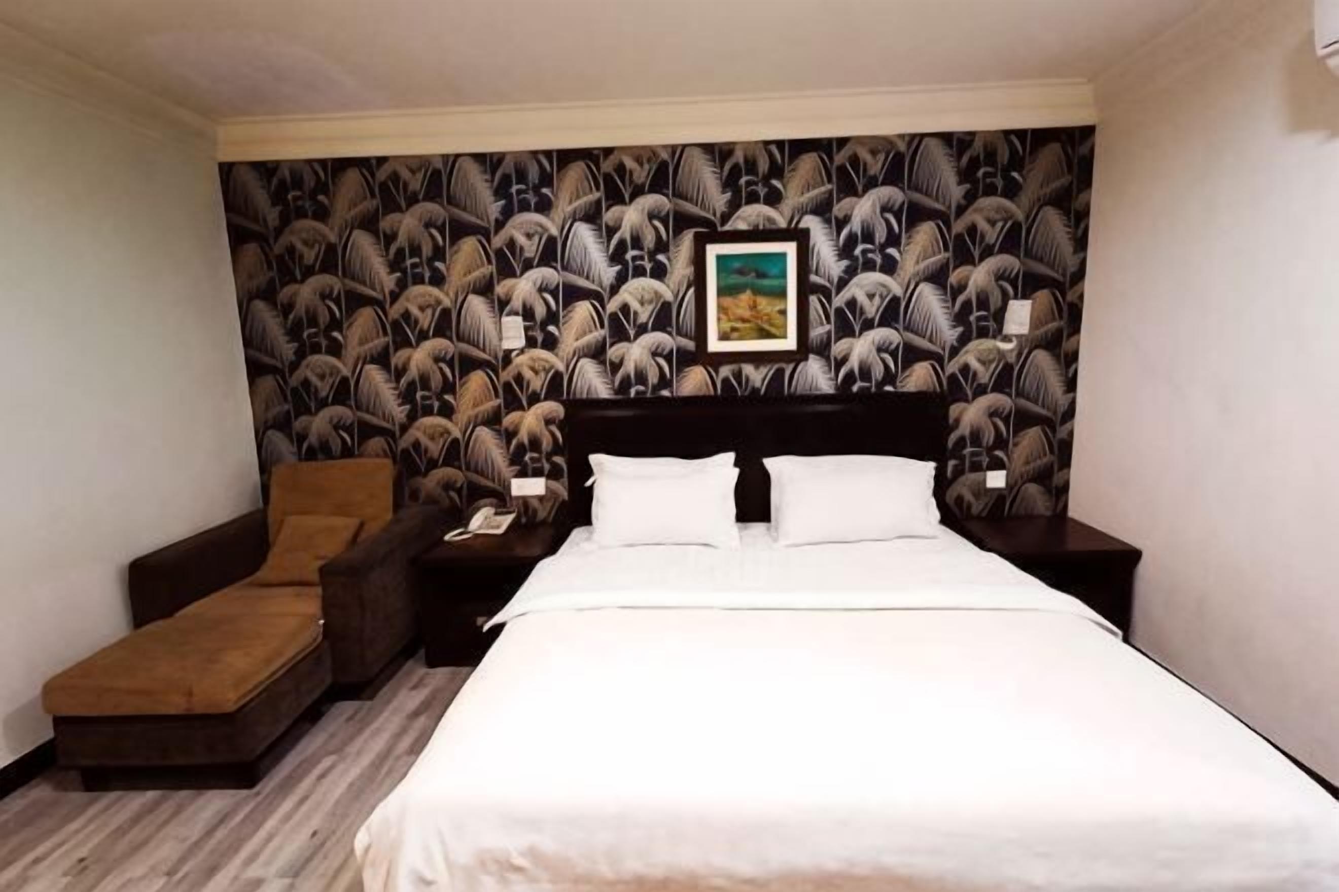 Free WiFi, bed sheets