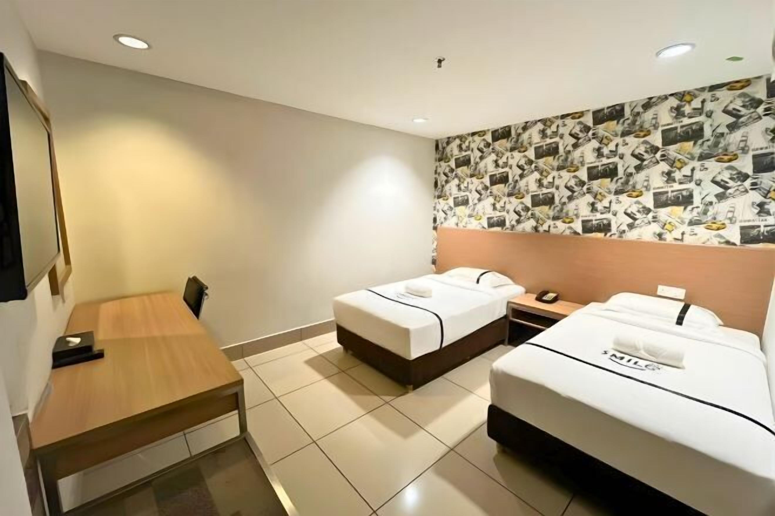 Minibar, safe på rommet, skrivebord og skrivebord for bærbar PC