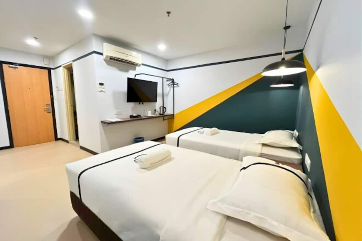 Minibar, coffres-forts dans les chambres, bureau