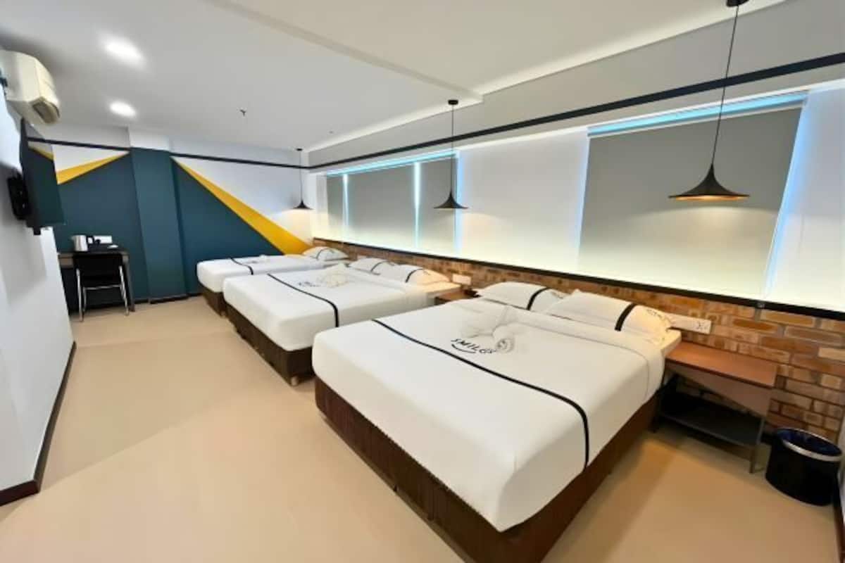 Minibar, coffres-forts dans les chambres, bureau