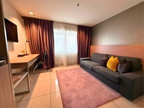Studio, 1 Tempat Tidur King | Minibar, brankas, meja kerja, dan kedap suara