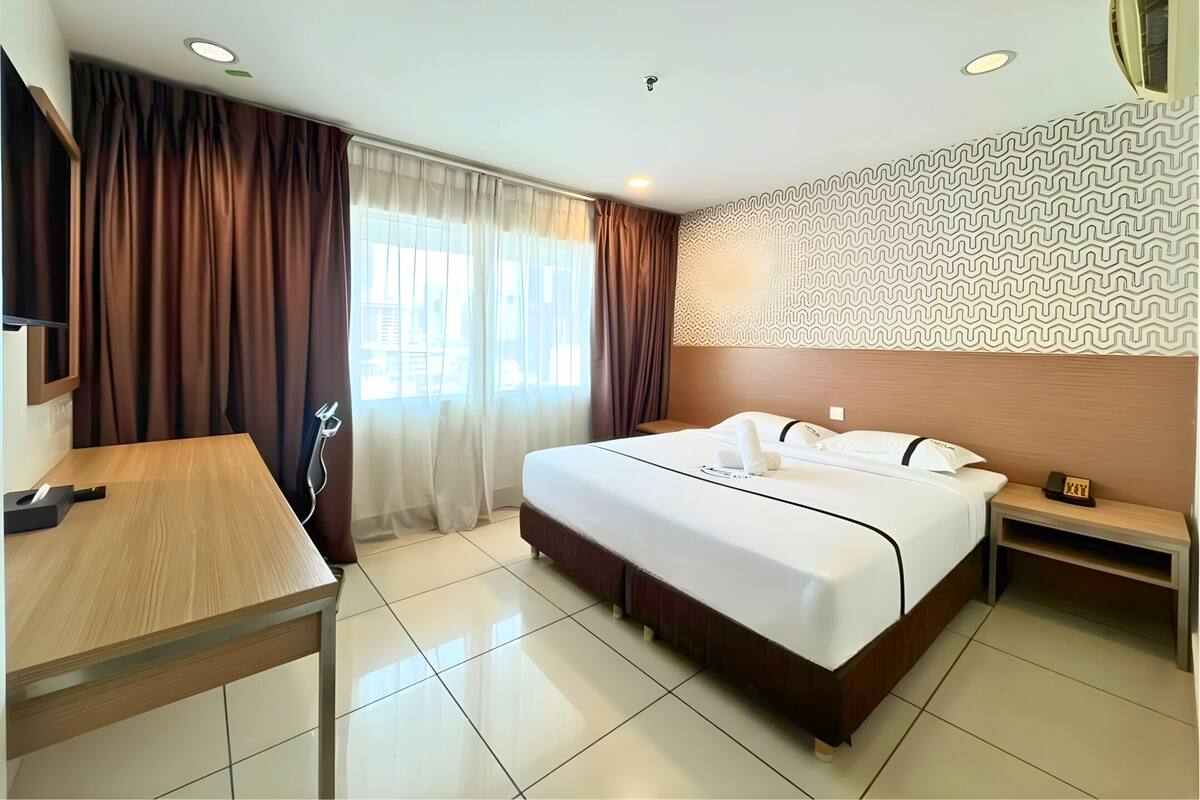 ห้องดีลักซ์, เตียงคิงไซส์ 1 เตียง | มินิบาร์, ตู้นิรภัยในห้องพัก, โต๊ะทำงาน, พื้นที่ทำงานแบบใช้แล็ปท็อป