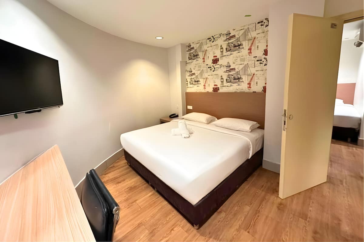 Kamar Keluarga | Minibar, brankas, meja kerja, dan kedap suara