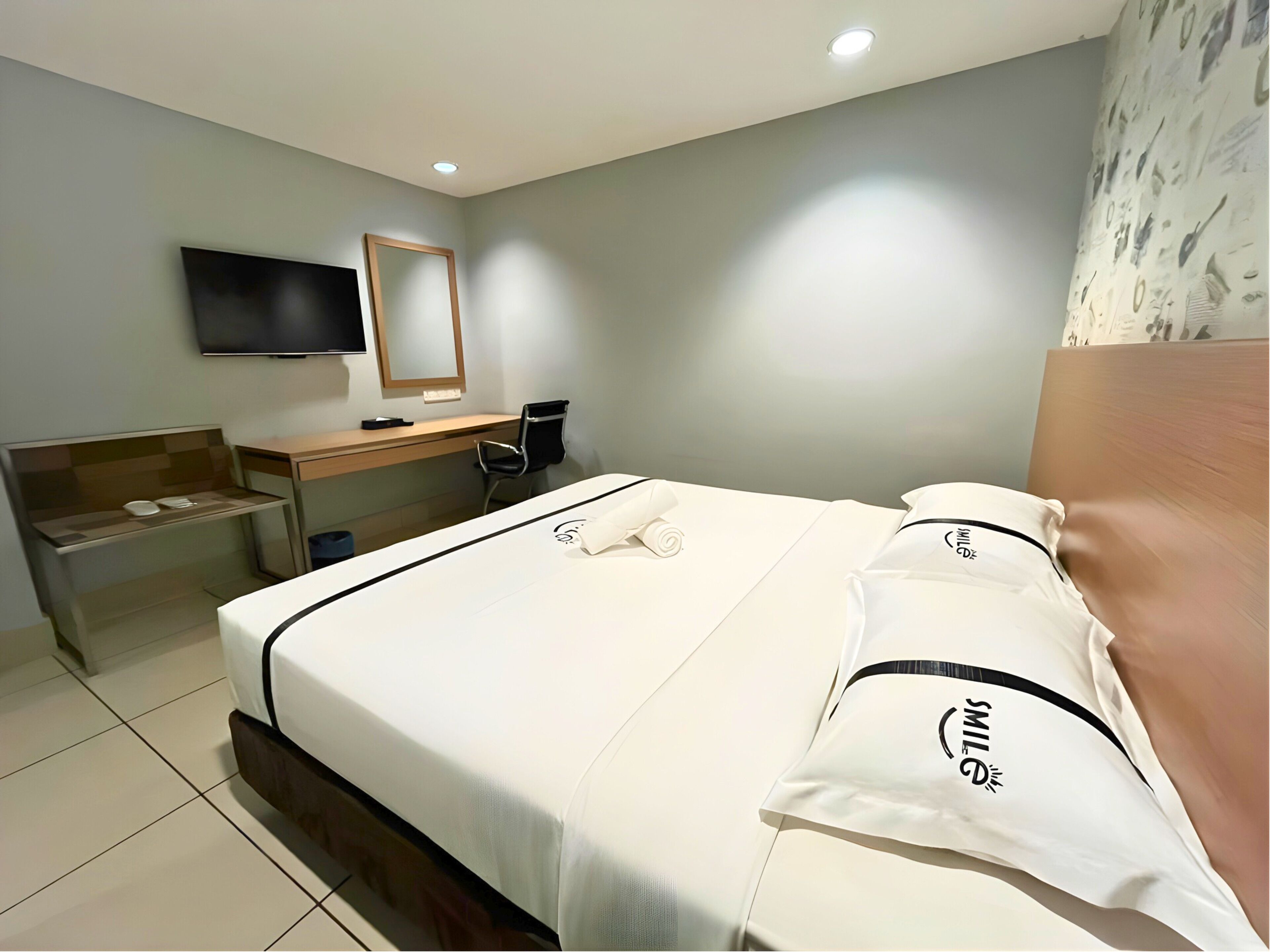 Doppelzimmer, 1 King-Bett | Minibar, Zimmersafe, Schreibtisch, laptopgeeigneter Arbeitsplatz