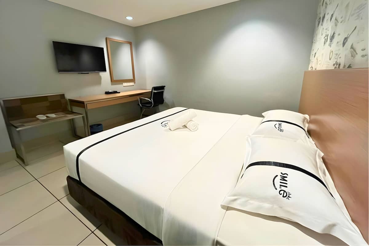 Doppelzimmer, 1 King-Bett | Minibar, Zimmersafe, Schreibtisch, laptopgeeigneter Arbeitsplatz