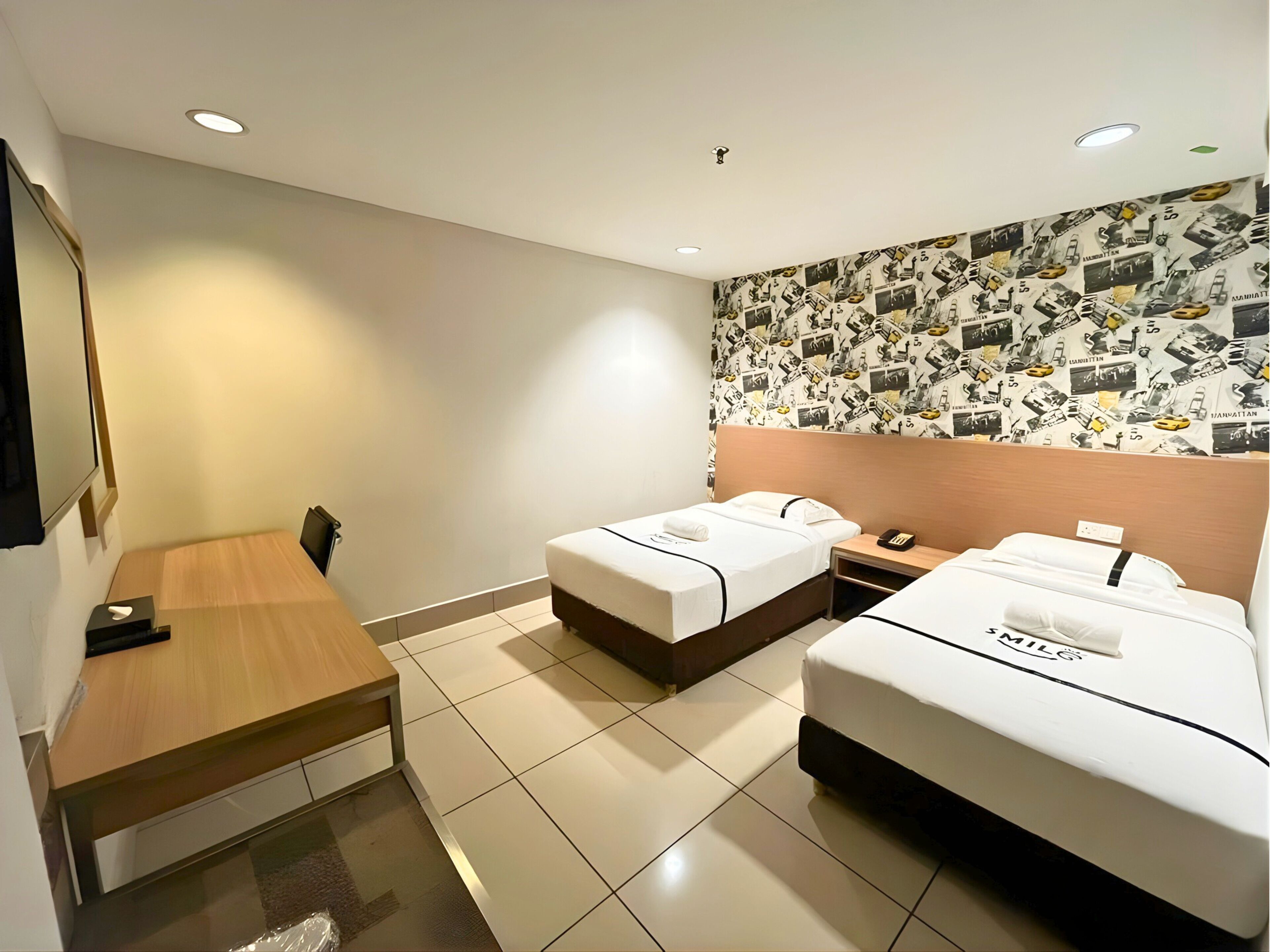 Standard-Zweibettzimmer | Minibar, Zimmersafe, Schreibtisch, laptopgeeigneter Arbeitsplatz