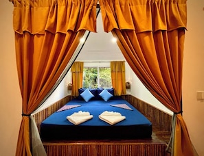 Family Room | In-room safe, desk, free WiFi