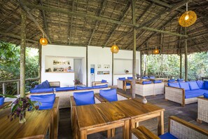 Restaurant - Rainbow Lodge (Thma Bang)