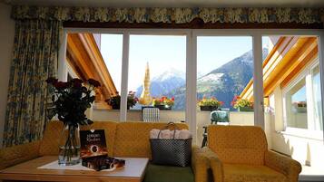 Suite | Living area | Flat-screen TV