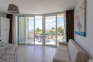 Panorama appartement, uitzicht op zee | Woonruimte | Flatscreentelevisie