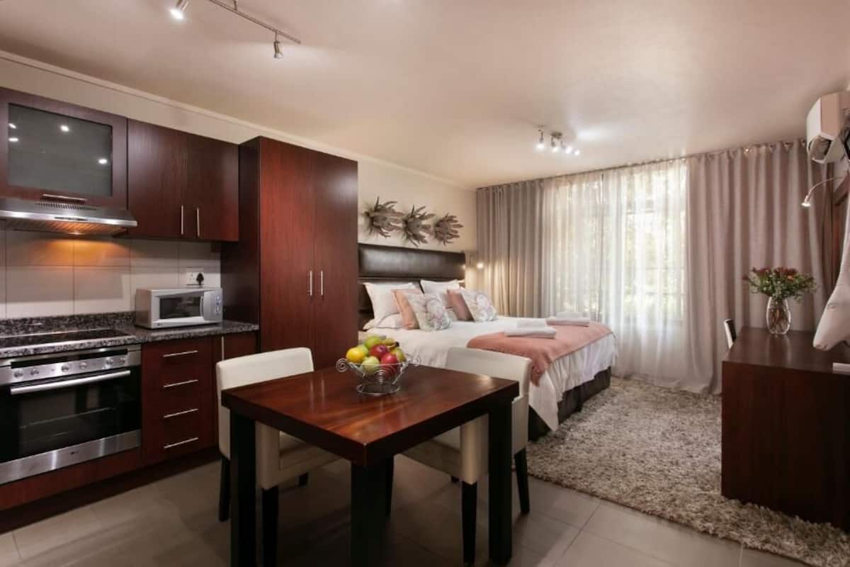In-room safe, desk, free WiFi, bed sheets