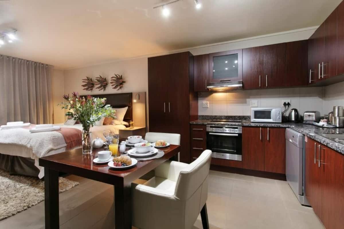 In-room safe, desk, free WiFi, bed sheets