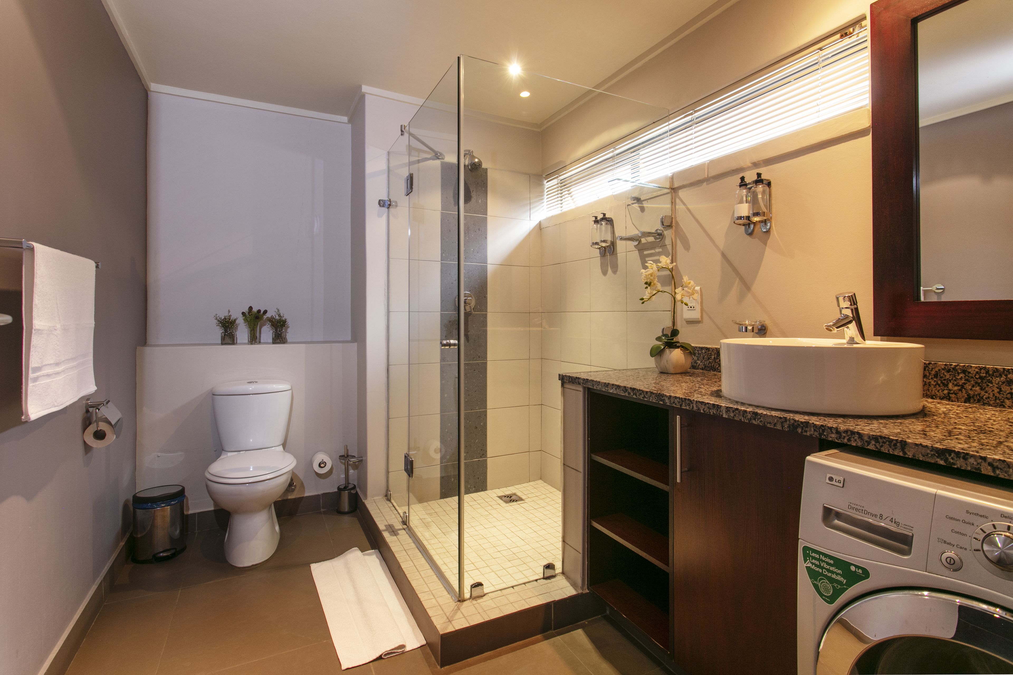 Apartment, 2 Bedrooms | Bathroom | Shower, free toiletries, towels