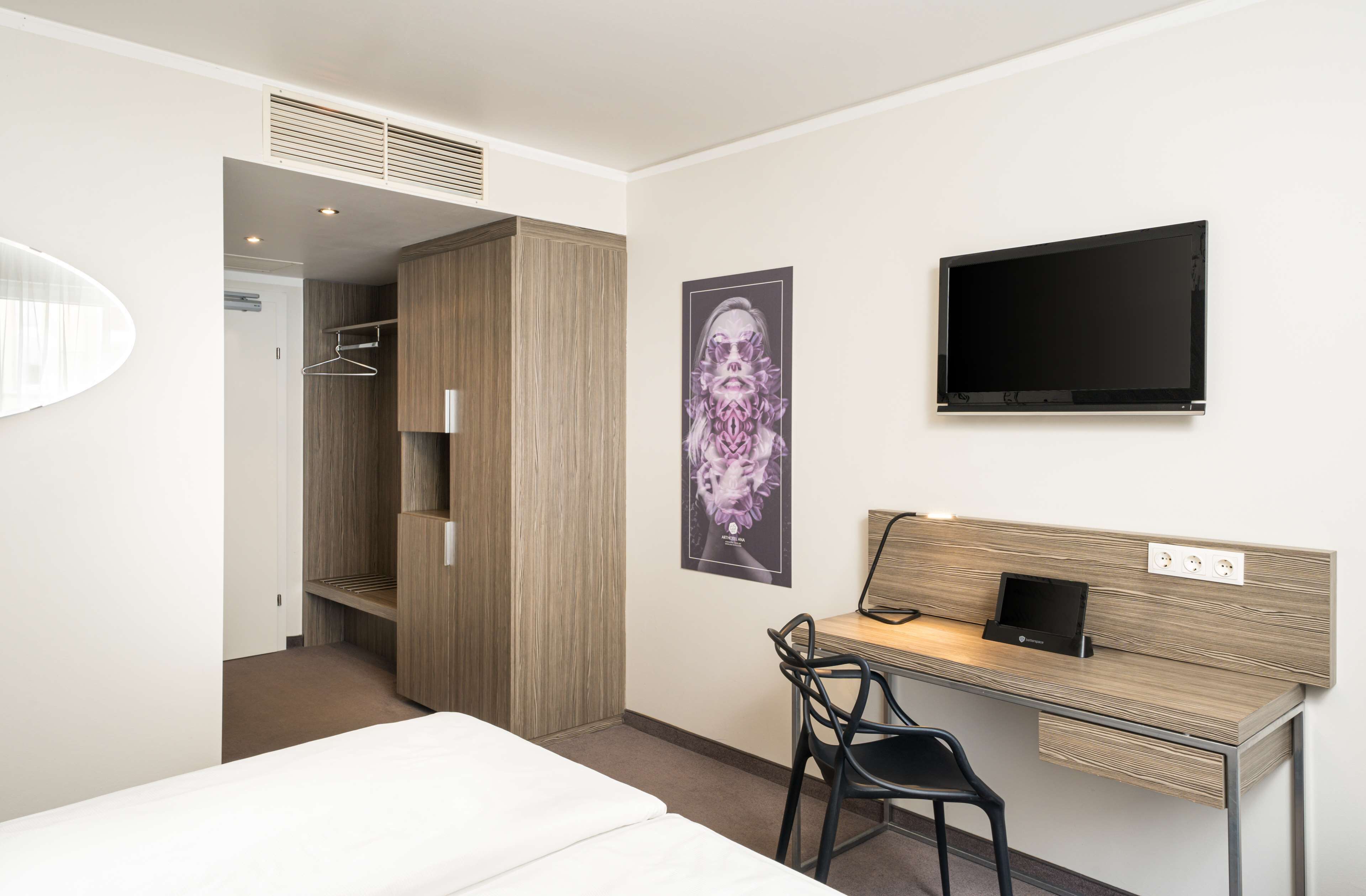 standard double room | minibar, in-room safe, desk, blackout curtains