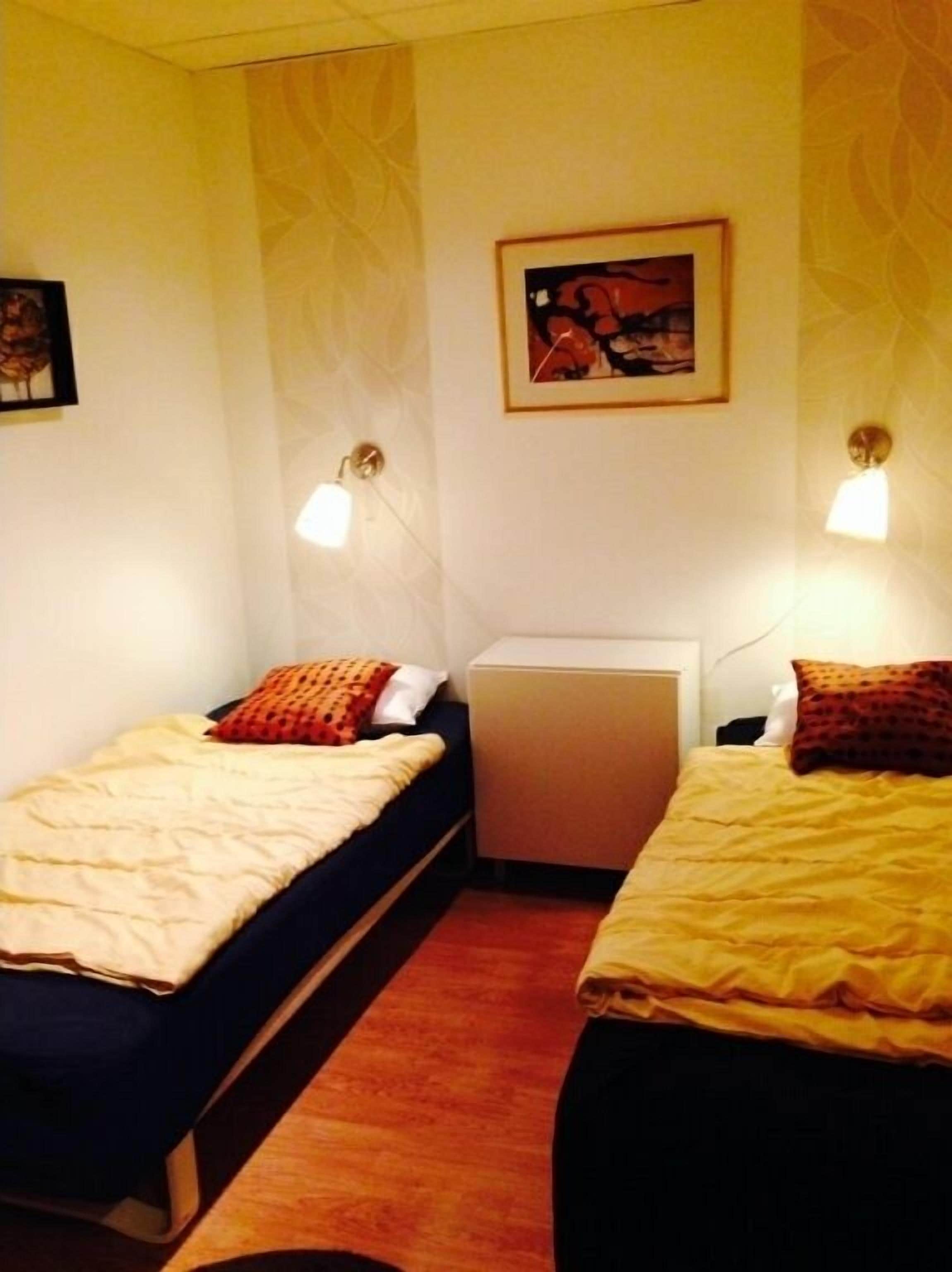 Twin Room, Shared Bathroom | In-room safe, soundproofing, free WiFi