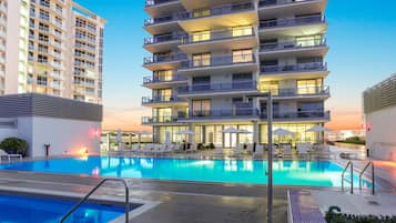 2 outdoor pools, sun loungers