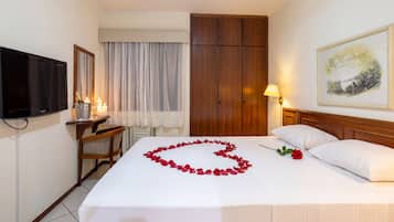 Habitación doble estándar | Minibar, escritorio, wifi gratis y ropa de cama