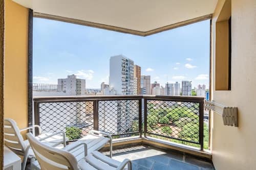 Frigobar, escrivaninha, Wi-Fi de cortesia, roupa de cama