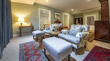 Premium bedding, in-room safe, individually decorated